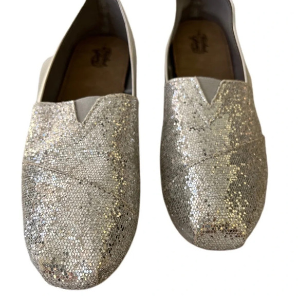 Faded Glory slip on shoes.  Silver sparkles.  Size 7.  Excellent condition - Picture 8 of 8